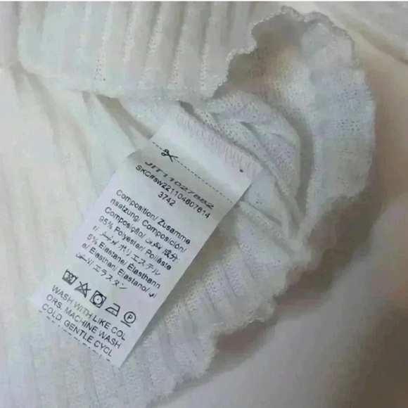 Waffle-knit-v-neck-sweaters-for-women - Picture 9 of 10